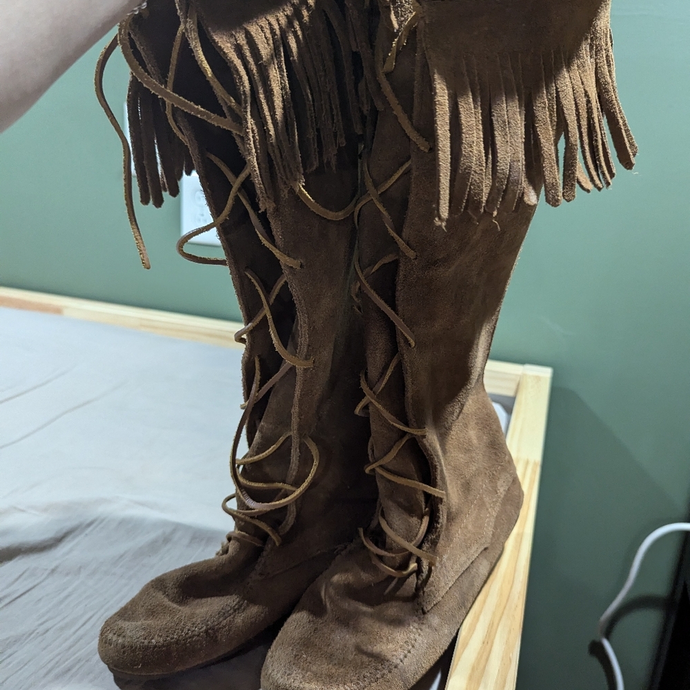 Minnetonka Knee High Moccasins Size 9